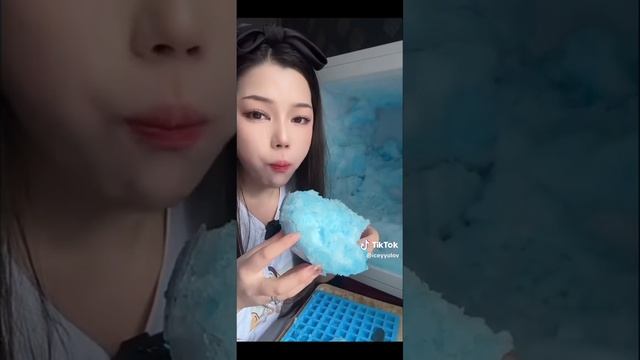 синий вкуснейший снег в чаше из льда! смотреть онлайн