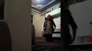 Растяжка )))Села на шпагат)))