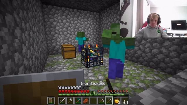 Hardcore S1 EP2 I Found A Enchanted apple While Mining смотреть онлайн