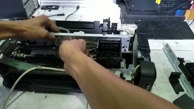Epson M100 Lampu tintah, lampu kertas nyala bersamaan // Epson M100 red blink problem смотреть онлайн