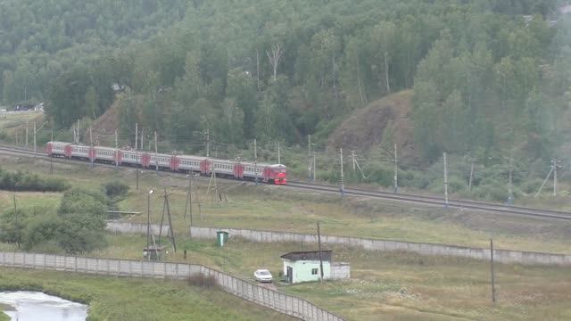 Грузовые и пассажирские поезда РЖД на станции "Зыково" в Красноярске | Железная дорога в Сибири смотреть онлайн