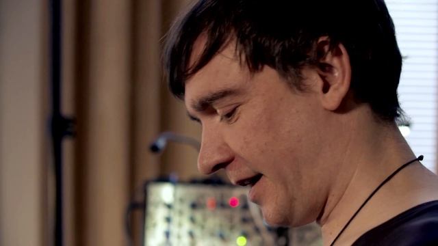 Behringer Model D Review (EB.TV Tech) смотреть онлайн