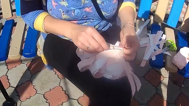 В каждой деревне крестьяне заплетают русские лапти на зиму! смотреть онлайн
