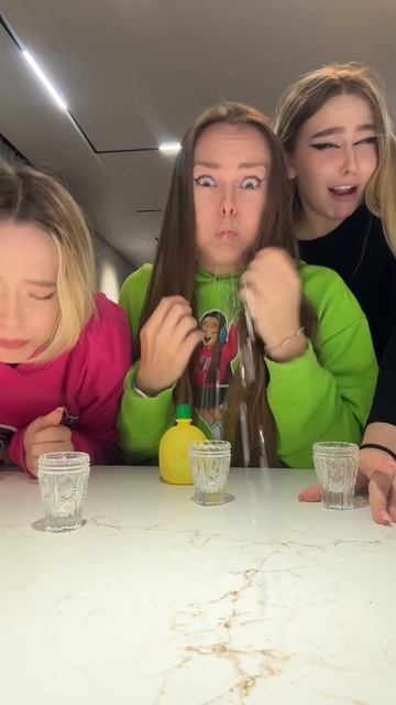 Пробуем лимонный сок смотреть онлайн