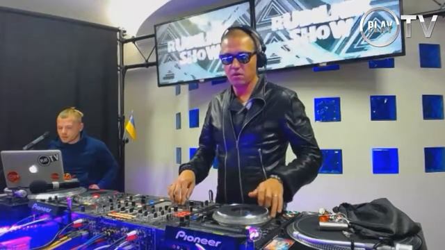 Live @PLAY TV "RUBILNIK SHOW" 8.10.2015 - KIRILL DOOMSKI & MC RUBILNIK смотреть онлайн