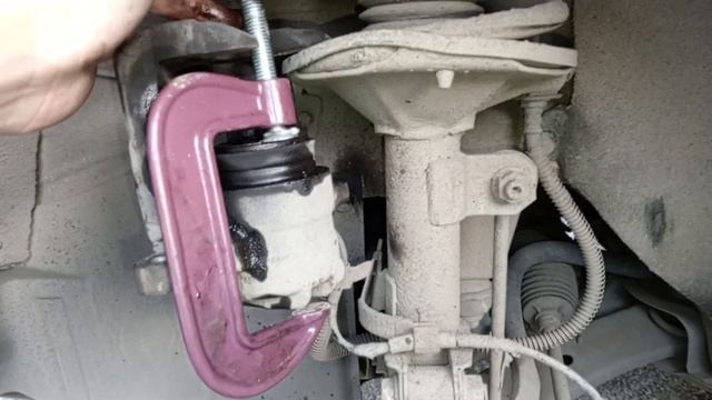 geely ec7 2014г. замена передних тормозных колодок смотреть онлайн