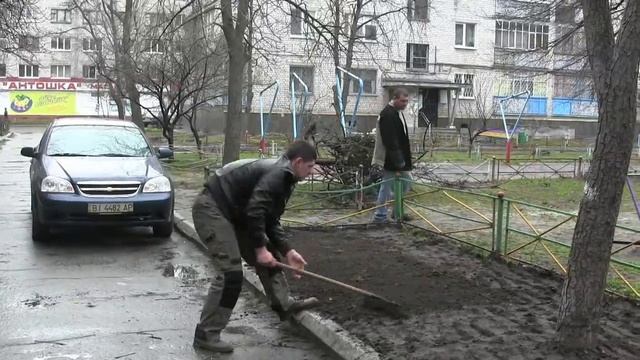13.04.2013 Субботник во дворе смотреть онлайн