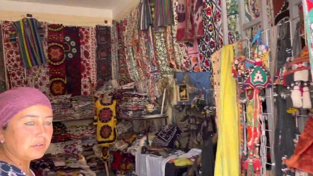 URGUT: Urgut Bazaar, One of the Best Places for Suzani (Urgut Savdo Kompleksi)　ウズベキスタン ウルグトのスザ二市場 смотреть онлайн