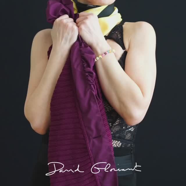 Как носить шелковый платок. Три образа с платком Atelier David Gloriant смотреть онлайн