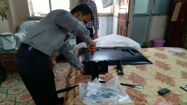 Unboxing Samsung Crystal 4K UHD Smart Led TV смотреть онлайн