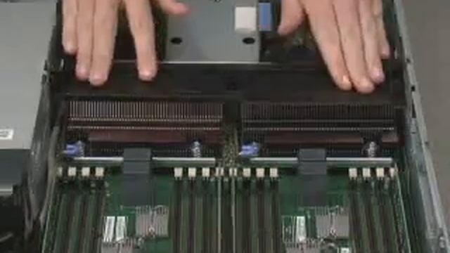 IBM System x3690 X5 - FRU - Install Microprocessor Air Baffle смотреть онлайн