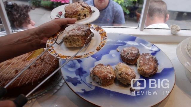 Red Door Cafe Coffee Shop in Greenwich London serving Tea, Coffee and Cakes смотреть онлайн