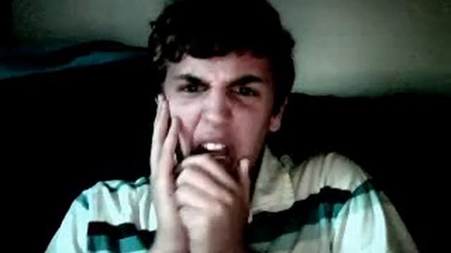 1 Guy 2 spoons reaction vid смотреть онлайн