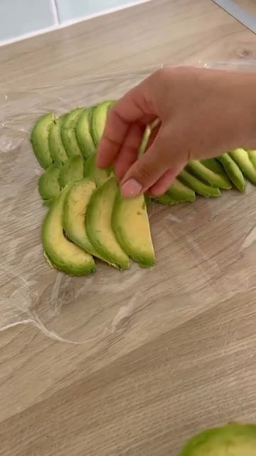 Роллы с лососем и авокадо для здорового завтрака