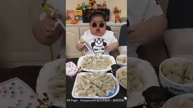 Китайский ребёнок обжора