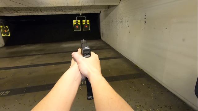 Glock 26 with Various Magazine Options (9mm) смотреть онлайн