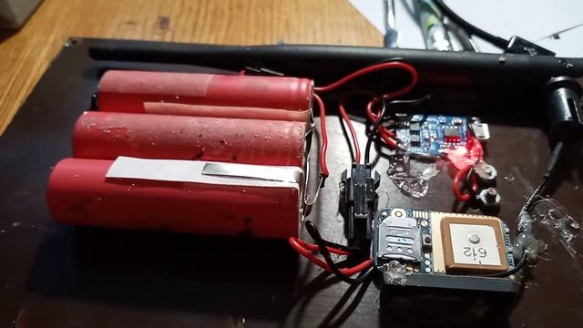 Замінив акумулятори в GPS трекері. смотреть онлайн