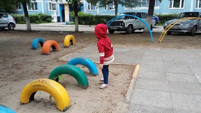 Гуляем на улице с Катей смотреть онлайн