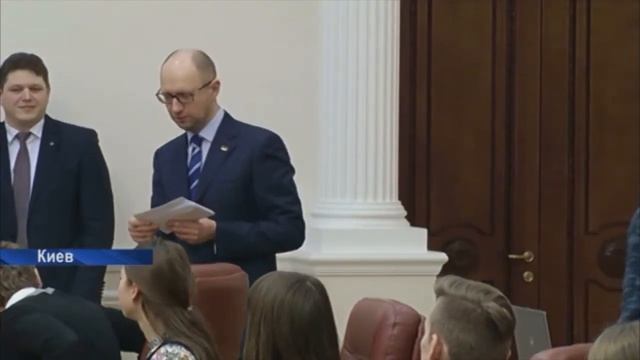 Арсений Яценюк вручил паспорта гражданина Украины в форме ID карты смотреть онлайн