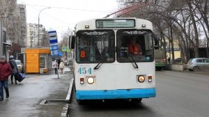 Троллейбус Екатеринбурга ЗиУ-682Г-016 (012) борт. №454 маршрут №38 на остановке «Победы»