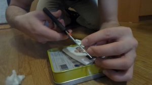 Как добыть огонь при помощи батарейки и фольги.