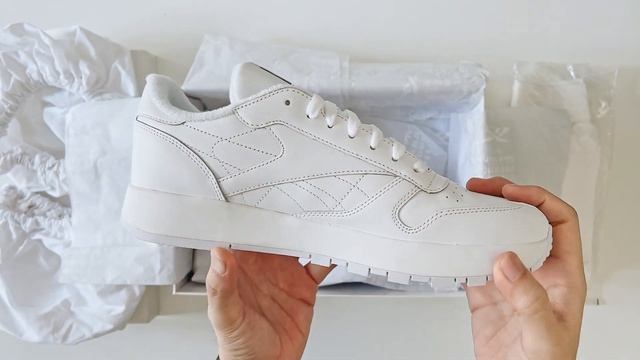 UNBOXING & ON FEET || Maison Margiela x Reebok Classic Leather Tabi sneakers смотреть онлайн