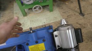 Быстрая, безопасная и качественная шлифовка шкива на токарном станке.