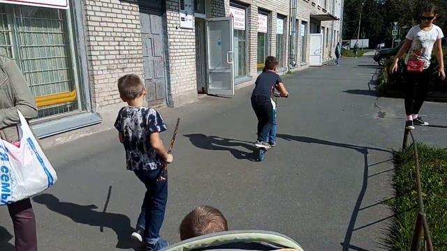 Паша катает Ульяну. смотреть онлайн