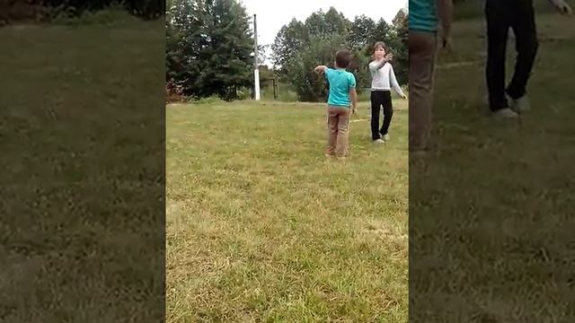 Играем в селе возле школы смотреть онлайн
