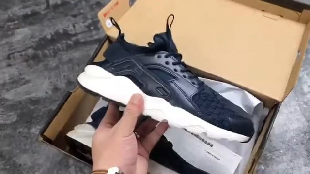 Nike Air Huarache Ultra ID 华莱士四代复古慢跑鞋系列 смотреть онлайн