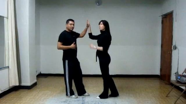Salsa On 2- Right Turn - Step Into Salsa смотреть онлайн
