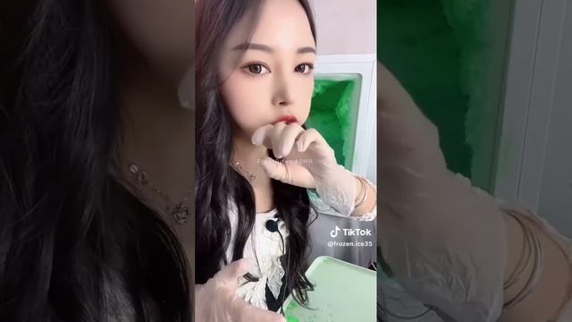 ледяные сталактиты в морозилке съедает кореянка! смотреть онлайн