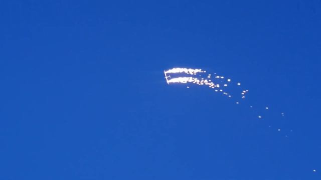 Lentus mit Nachtflugbeleuchtung und Fontänen смотреть онлайн