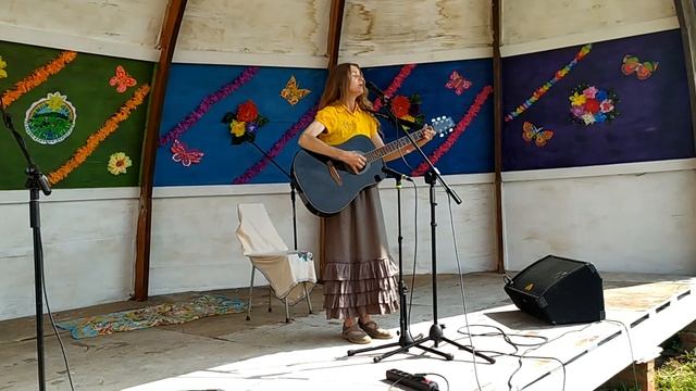 Светлана Иванова с песней ягоды на фестивале Уральский Хоровод - 2023 смотреть онлайн