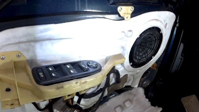 Как снять обшивку двери со снятием стёкол Peugeot 308 1 ➤ Пошаговое руководство смотреть онлайн