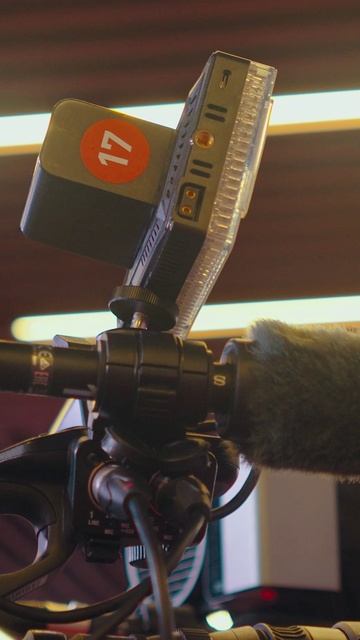 КАРТОННЫЕ СТЕНЫ В БОЛЬШОМ АНГАРЕ 😲 ЛОКАЦИИ СЪЕМОК ФИЛЬМА "БАТЯ 2: ДЕД" смотреть онлайн