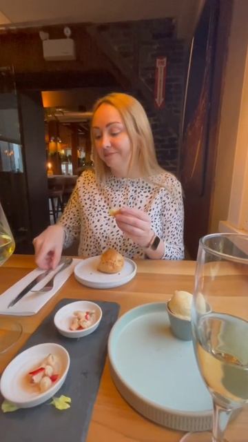 Як правильно їсти хліб? Правила етикету - Урок 7 смотреть онлайн