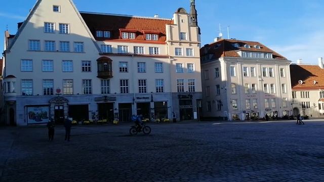 Солнечный день в городе смотреть онлайн