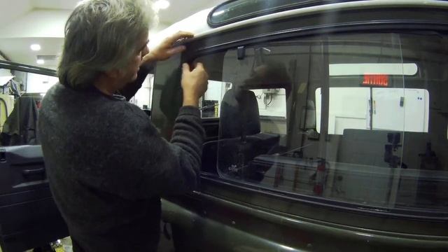 How to stop Defender side windows rattling! Cheap easy fix, done properly! смотреть онлайн