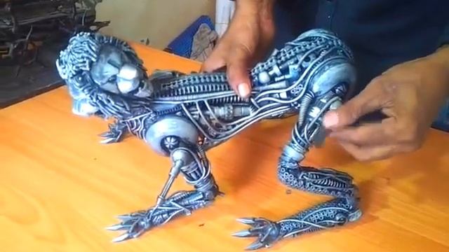 Alien Sculpture Made Of Scrap Metal- LEO METAL ARTS (INDIA). смотреть онлайн