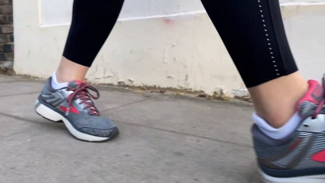 Women's Brooks Adrenaline GTS 18 (Ebony/Silver/Pink) смотреть онлайн