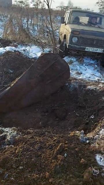 Выкидное корыто с заброшенной фермы. Нива терпит поражение смотреть онлайн
