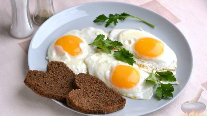 Как приготовить идеальную яичницу смотреть онлайн
