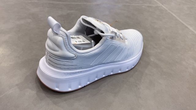 Adidas Swift Run 23 (Cloud White/Cloud White/Gold Metallic) - Style Code: IG4715 смотреть онлайн
