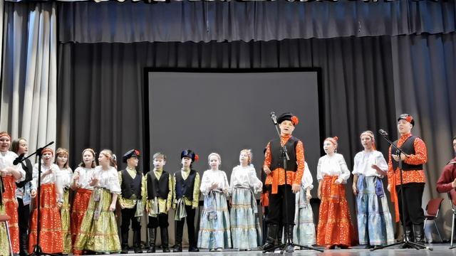 Народная песня уж ты при лужку. Солирует Глеб