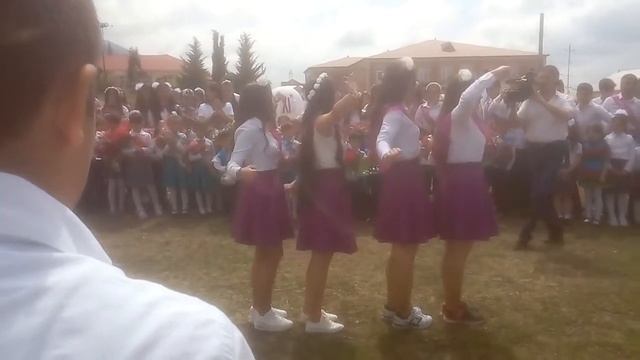 Oguz seher 3 sayli mekteb liseyi son zeng. Qizlarin Flesmobuu смотреть онлайн