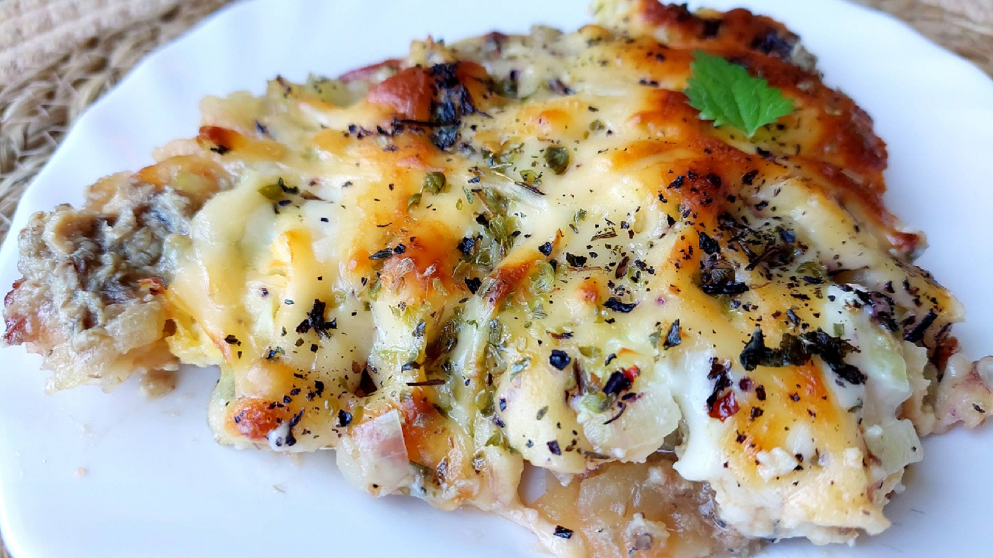 Открытый пирог с начинкой из консервированной рыбы. Просто, Быстро. Вкусно. смотреть онлайн