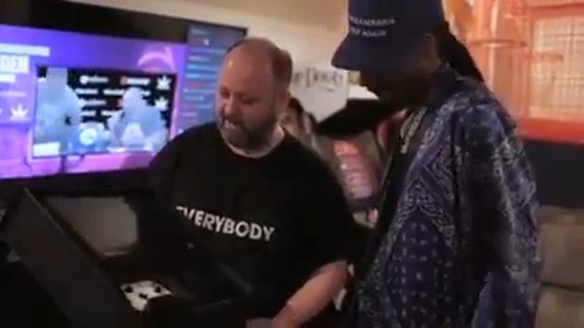 Snoop Dogg gets a ps4 funny moments смотреть онлайн
