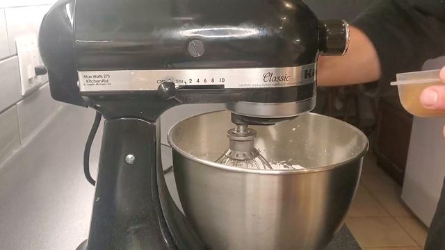 Baking with Chef Phil Cameron - Schokoladenmakronen (Chocolate Crowns) смотреть онлайн