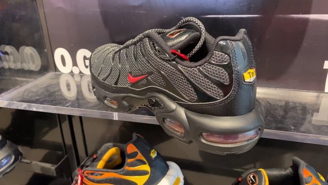 Nike Air Max Plus With Metal Mesh Men’s Shoes (Black/Metallic Silver/Red) - Style Code: DO6383-001 смотреть онлайн